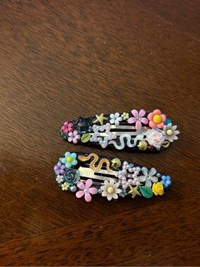 Rose/garden themed junked hairclips